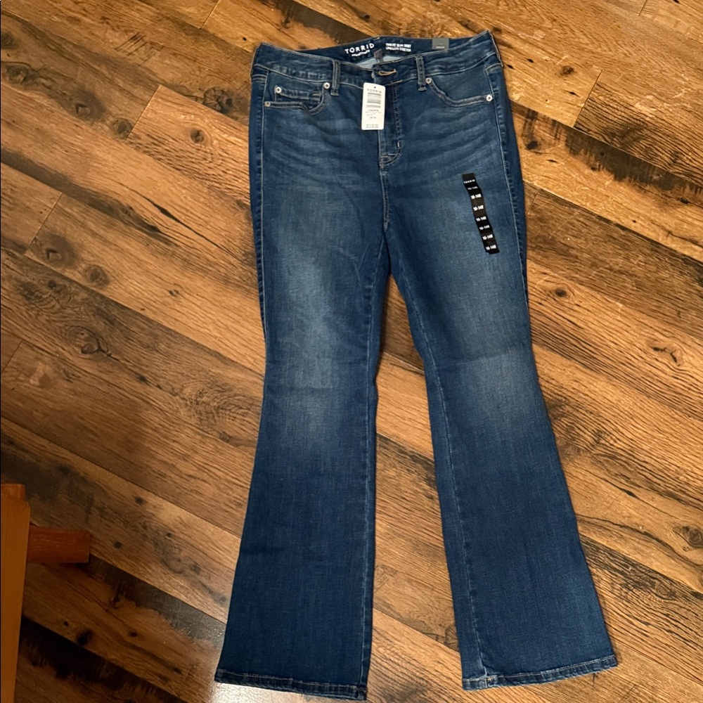 Torrid Trio fit slim boot limitless stretch women’s jean 10R-14R
